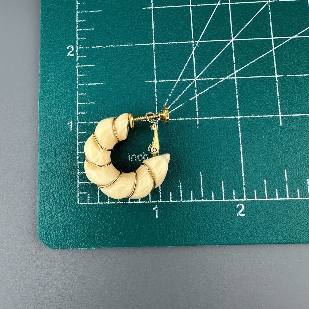 Vintage Napier Hoop Earrings MCM Cream Shrimp Gold Tone Clip Screw Signed - Picture 8 of 11